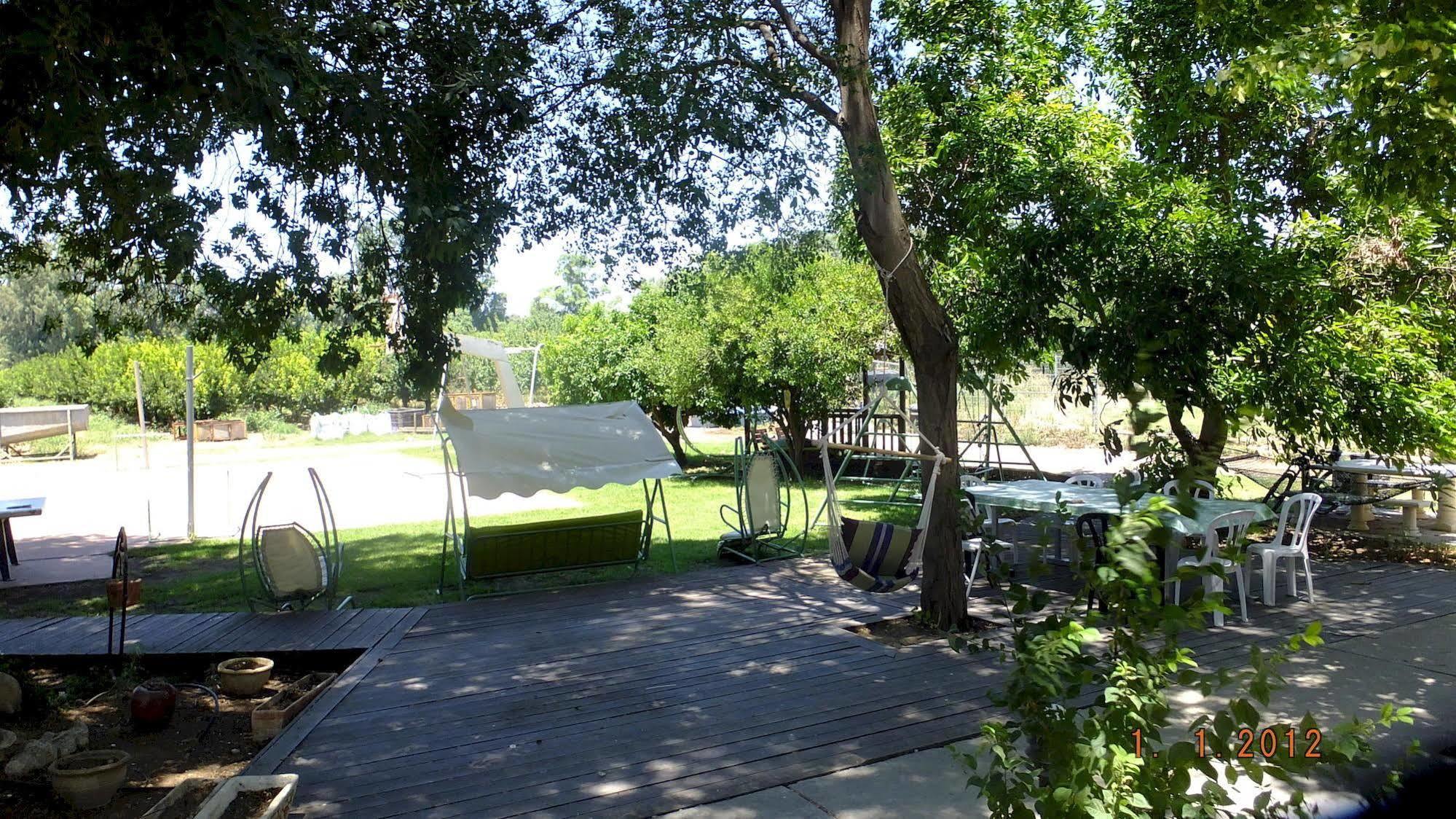 Nuriel Fruit & Guest House Sheʼar Yashuv Dış mekan fotoğraf